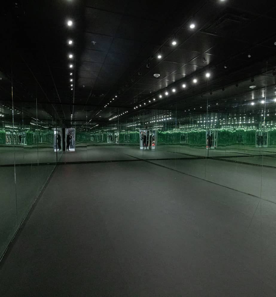 World Class Posing Room with Custom Lighting Options